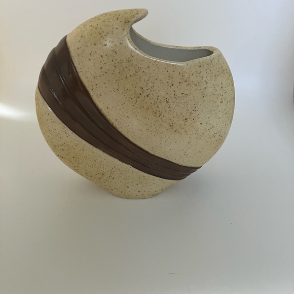 Tan and Brown Pottery Vase - Picture 6 of 7